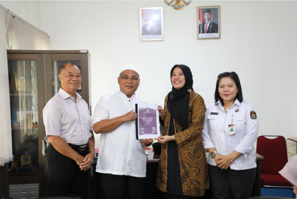 Penyerahan Laporan Pelayanan Informasi Publik di Kantor Komisi Informasi Provinsi Kepulauan Riau